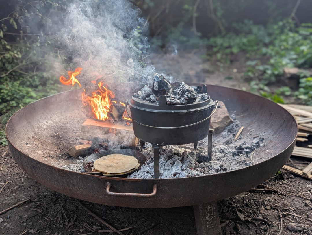 Topf auf einem Lagerfeuer